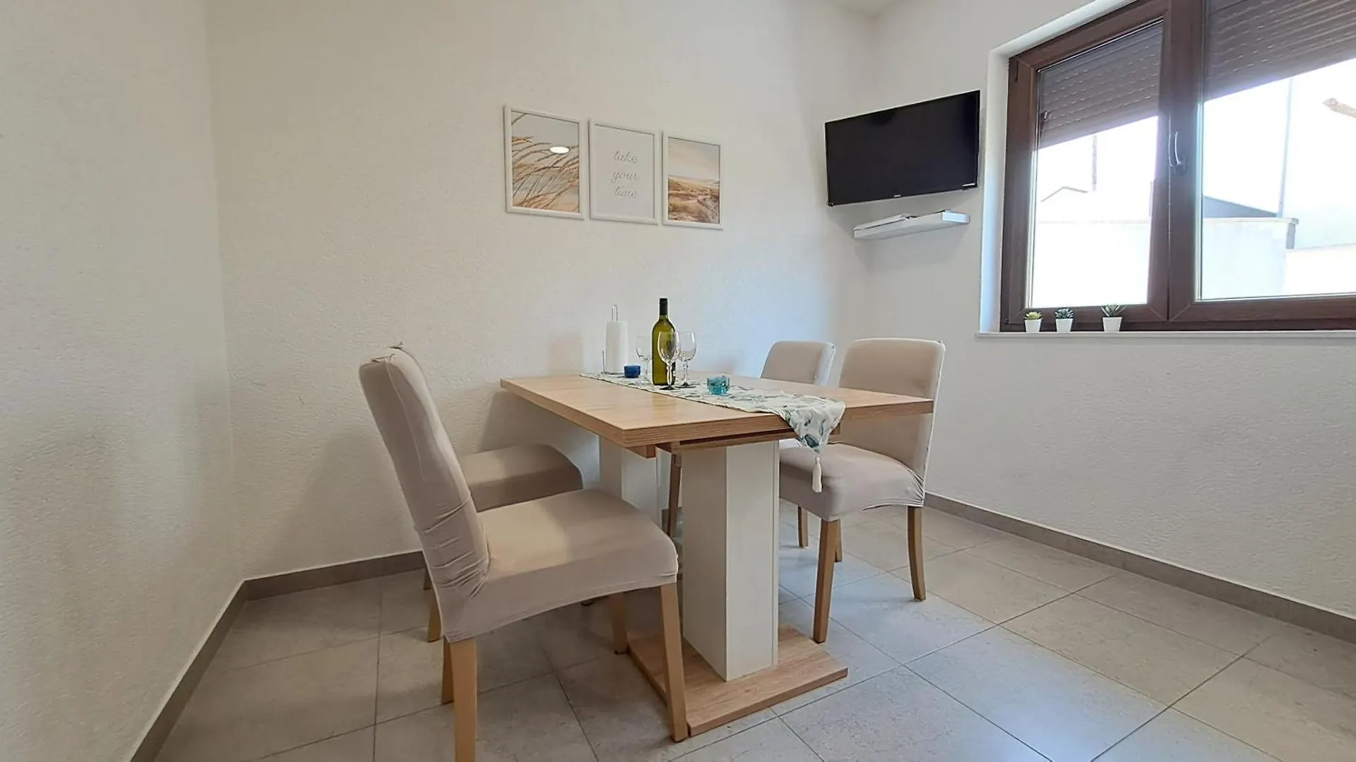 Apartments Hrusta Crikvenica 0*,
